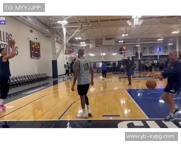 新赛季备战热潮来袭独行侠训练场上精彩瞬间回顾 新赛季备战热潮来袭独行侠训练场上精彩瞬间回顾